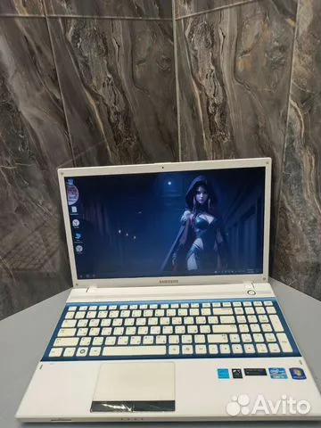 Ноутбук samsung NP300V5A/ i3-2350/8gb/500hdd